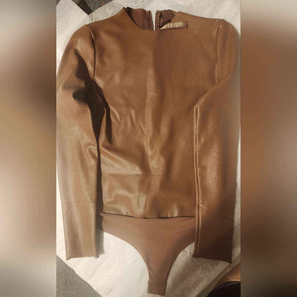 SKIMS FAUX LEATER BODYSUIT SIZE L NEW - Picture 12 of 15